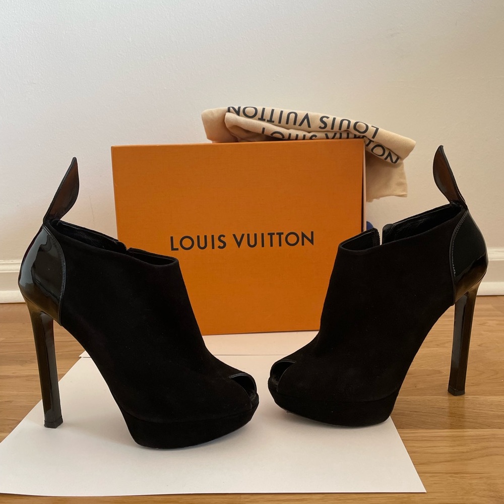 Boots Louis Vuitton, Open Toe black suede boots.